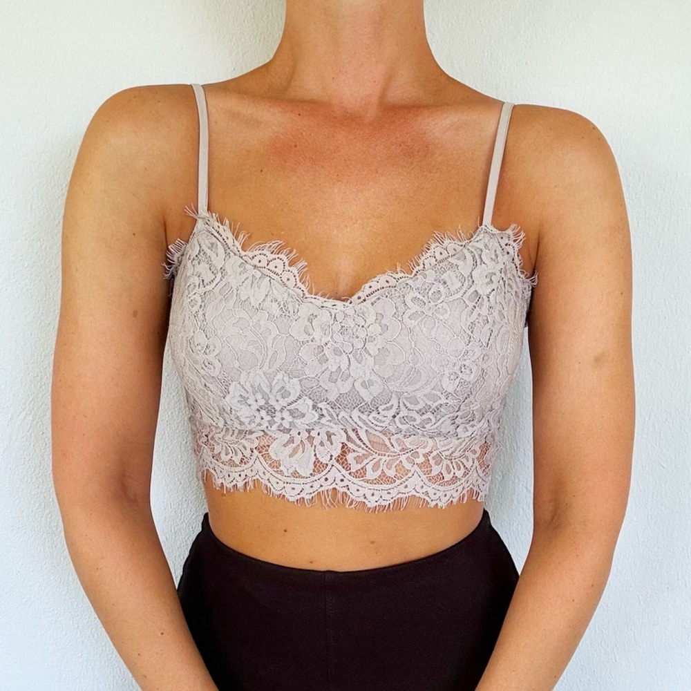 Missguided gray scallop eyelash lace trim spaghetti strap crop top size 8